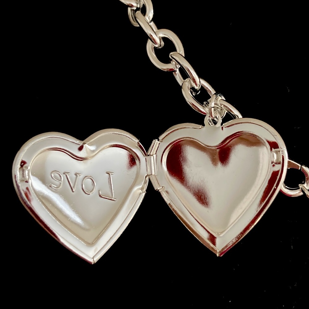 🌟 Silver Chunky Love Heart Pendant Bracelet - Picture 4 of 4